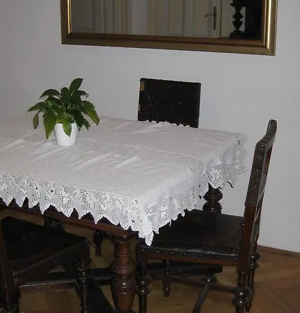 City Komfort Apartman 公寓 杰尔